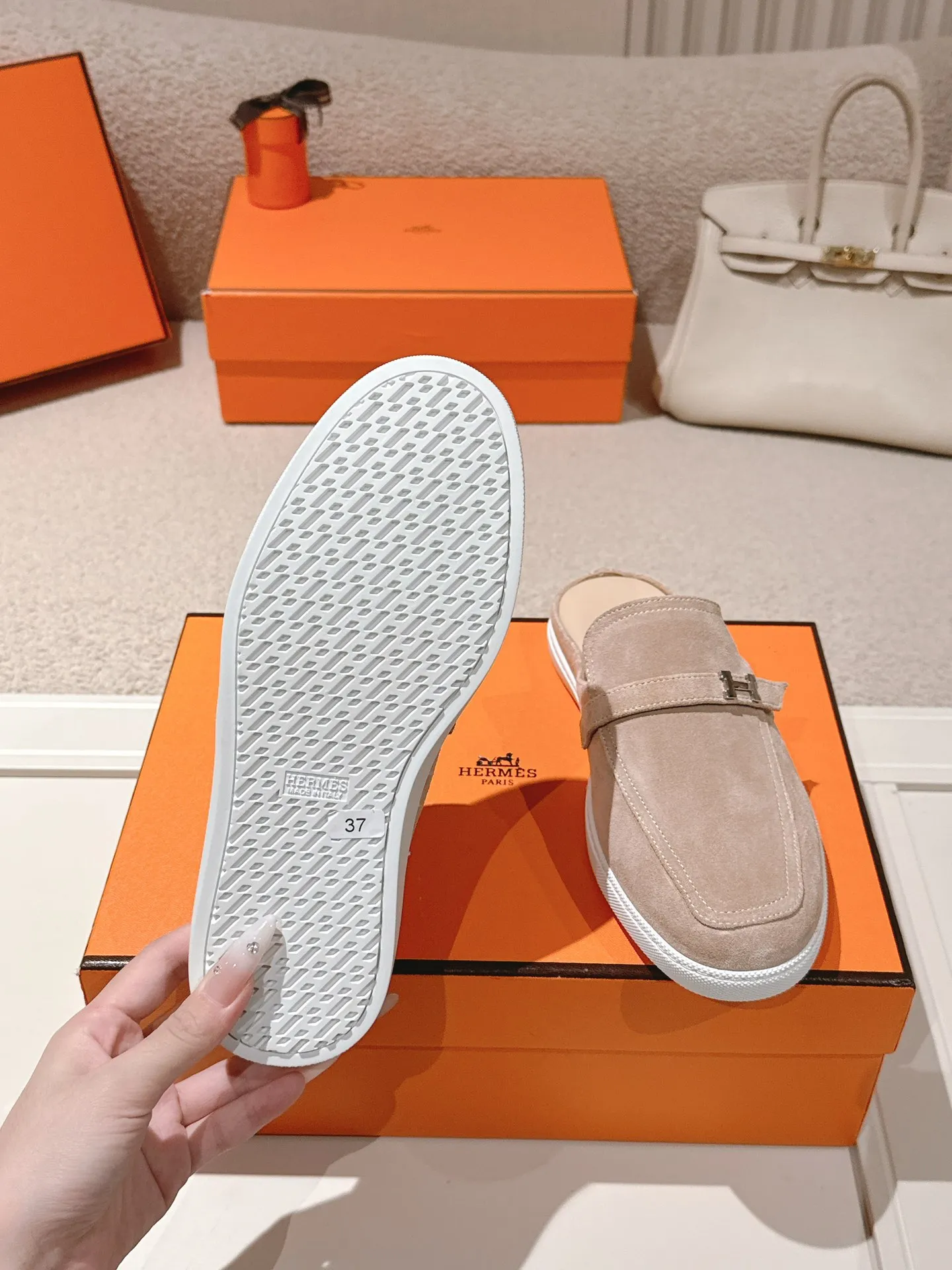 Men's men's shoes 💰560💰 Hermes 25ss new autumn and winter loafers, British retro design, classic and durable! Original reverse mold last, the ultimate 1:1 shape. Fabric: Cow suede/calfskin Lining: Imported sheepskin lining Outsole: Open-molded rubber sole Size: 35-45